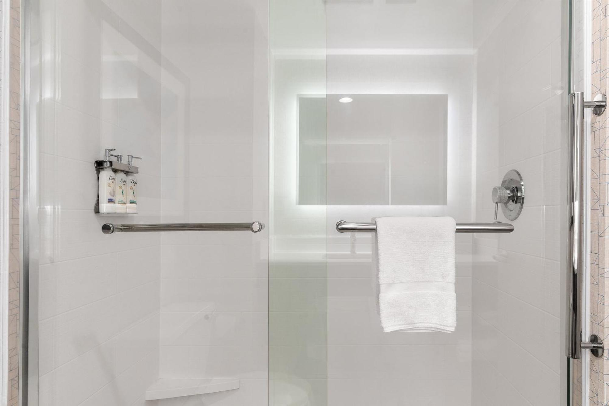 Holiday Inn Express Hotel & Suites Coralville By Ihg Luaran gambar